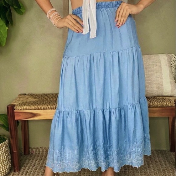 *NWOT ANTHRO MOON RIVER Tiered Embroidered Scalloped Hem Maxi Chambray Boho - Picture 4 of 12